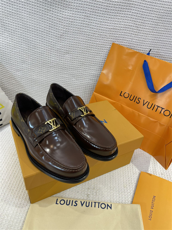 Lv Loafer 049