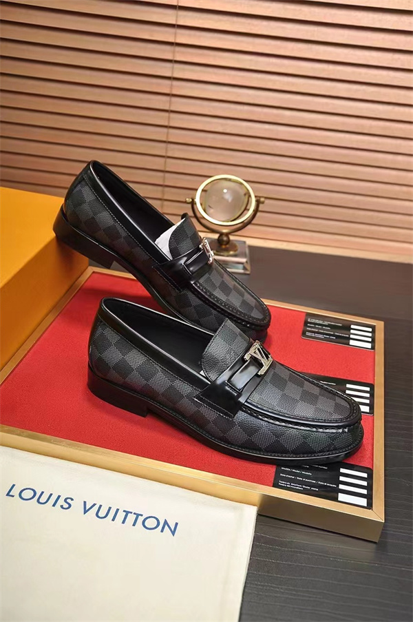 Lv Loafer 061