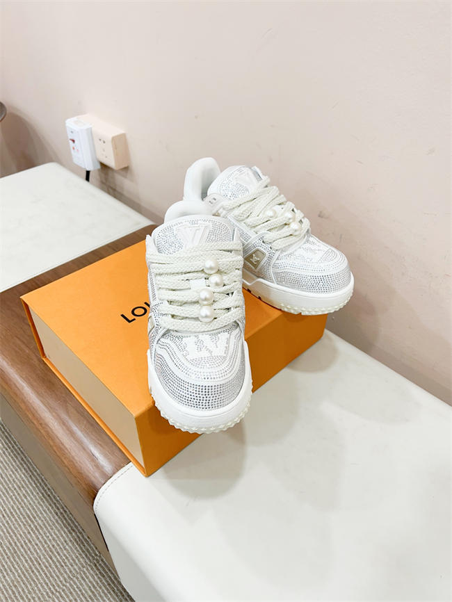 Lv Trainer Sneaker 42