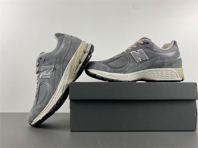 New Balance 2002R Shadow Grey M2002RANM