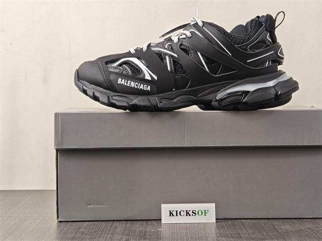 BLCG TRACK SNEAKER 542023 W1GB1 2045 with LED