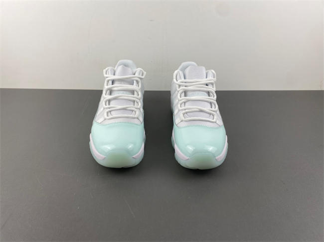 Air Jordan 11 Low “Igloo”