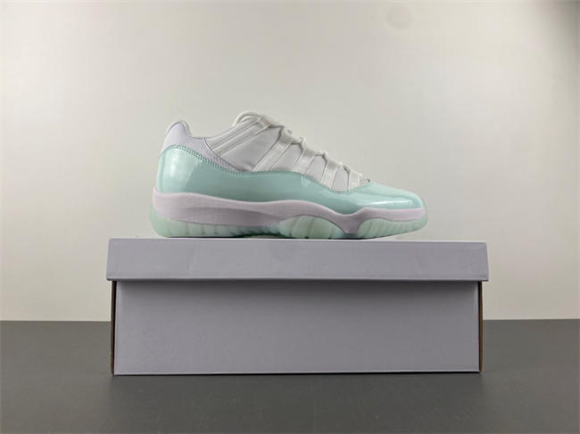 Air Jordan 11 Low “Igloo”