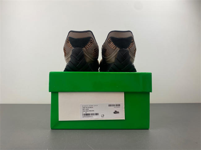 Bottega Veneta Orbit Star Anise BV