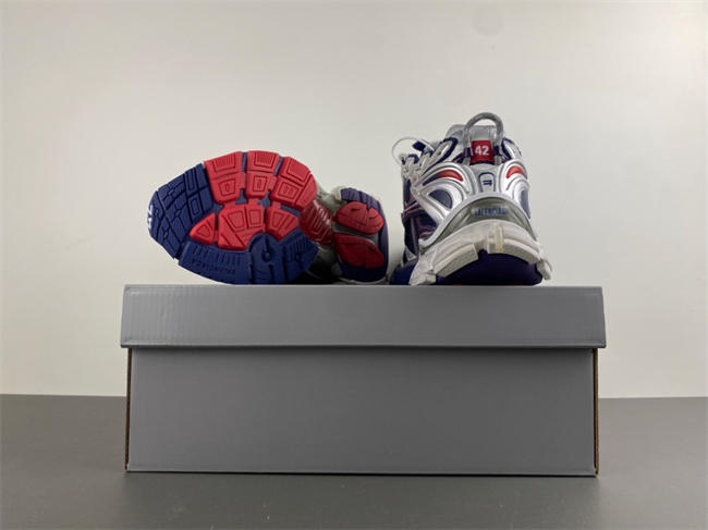 7.5 Balenciaga Runner