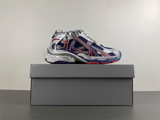 7.5 Balenciaga Runner