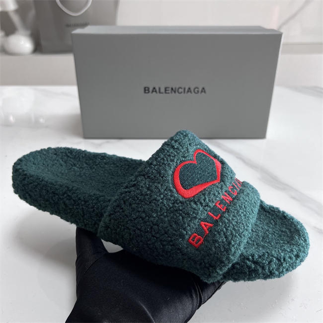 BLCG SLIPPERS