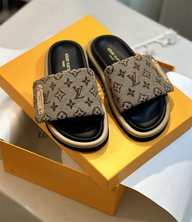 LV SLIPPERS